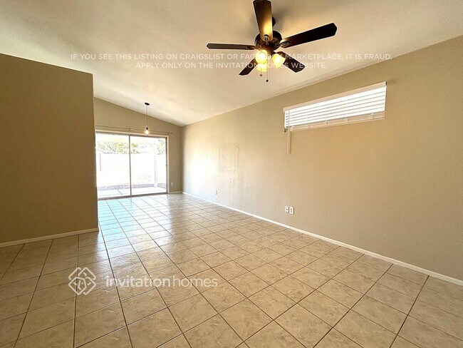 Foto del edificio - 16128 W Buchanan St