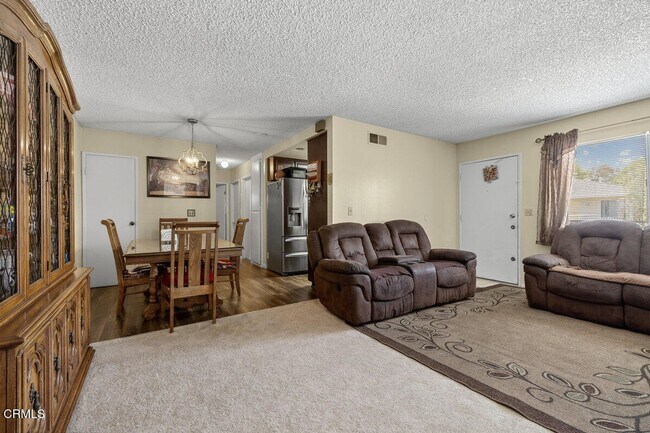 Foto del edificio - Desirable one level condo near pool