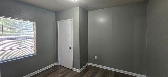 Building Photo - 829 Texas Ave
