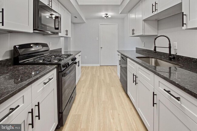 Building Photo - 10247 Prince Pl