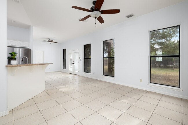 Foto del edificio - 4717 Ebony Ave