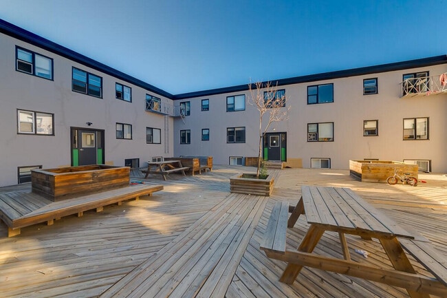Building Photo - Scenic Court