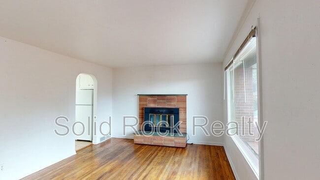 Building Photo - 513 W Uintah St