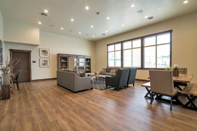 Foto del edificio - 874 S Aspen Wy