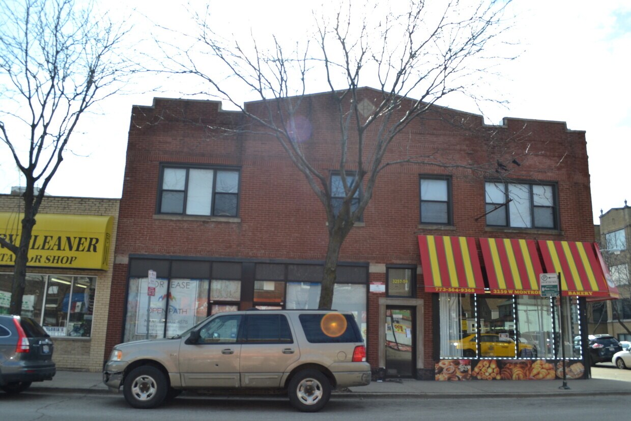 Primary Photo - 3257 W Montrose Ave