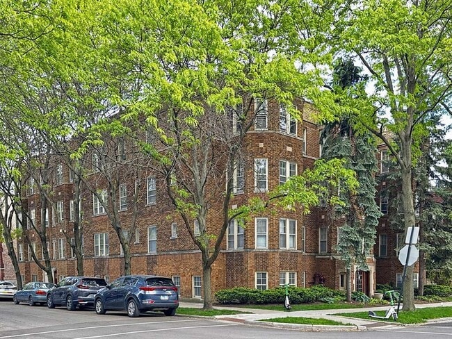Building Photo - 2633 W Ainslie St