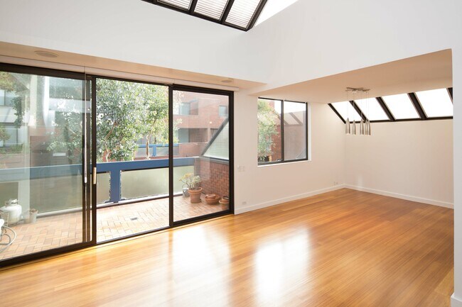 Foto del edificio - 640 Davis St