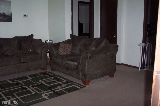Foto del edificio - 3 br, 1 bath Apartment - 4 Windy Hill Rd.