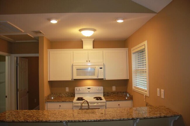 Foto del edificio - 46464 Heatherwood Dr.  #1