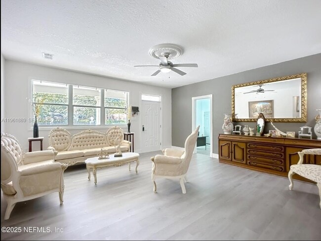 Foto del edificio - 11115 Duval Rd