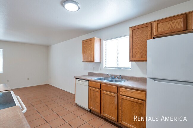 Building Photo - 1107 W Sonora St