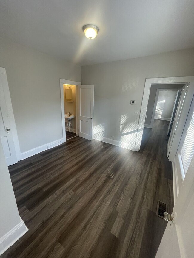 Foto del edificio - 2 bd 1 ba duplex