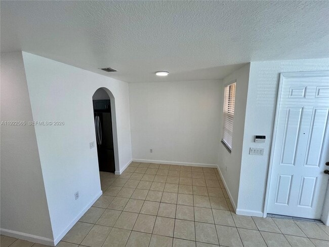 Building Photo - 1550 NE 33rd Ave