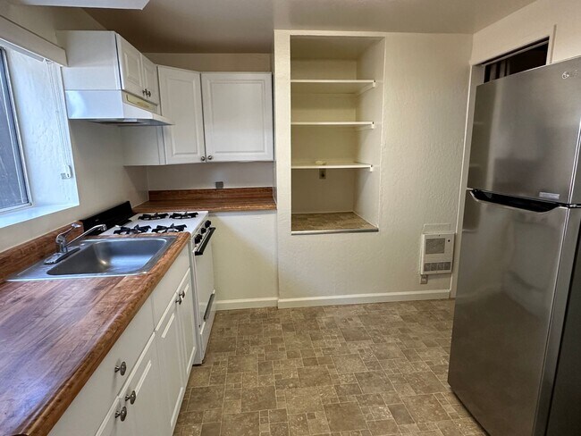 Foto del edificio - 5348 Elrose Ave