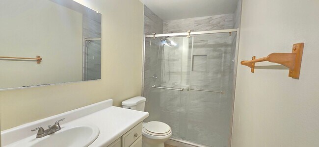 Foto del edificio - 800 Capehart Ct