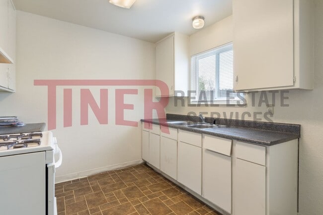 Building Photo - 2937 42nd St