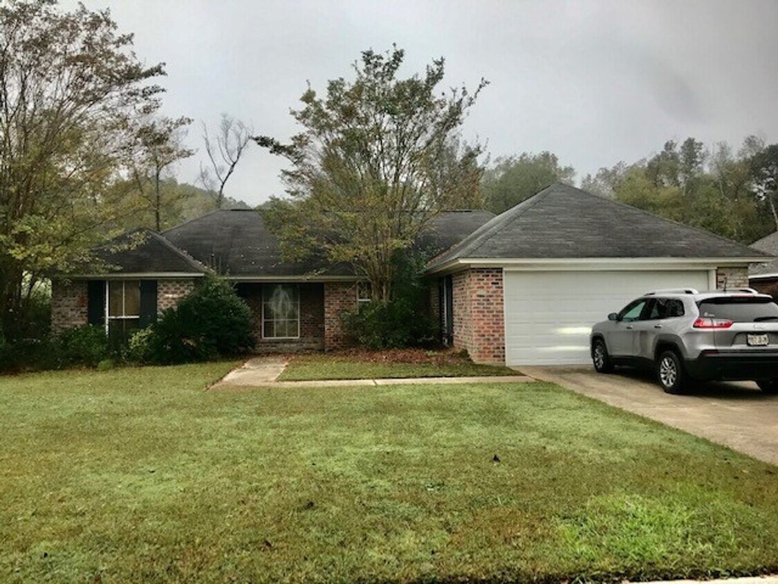 Foto principal - 3 Bed 2 Bath in Remington Estates