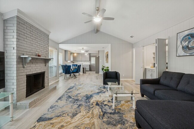Building Photo - 3334 San Mateo Dr