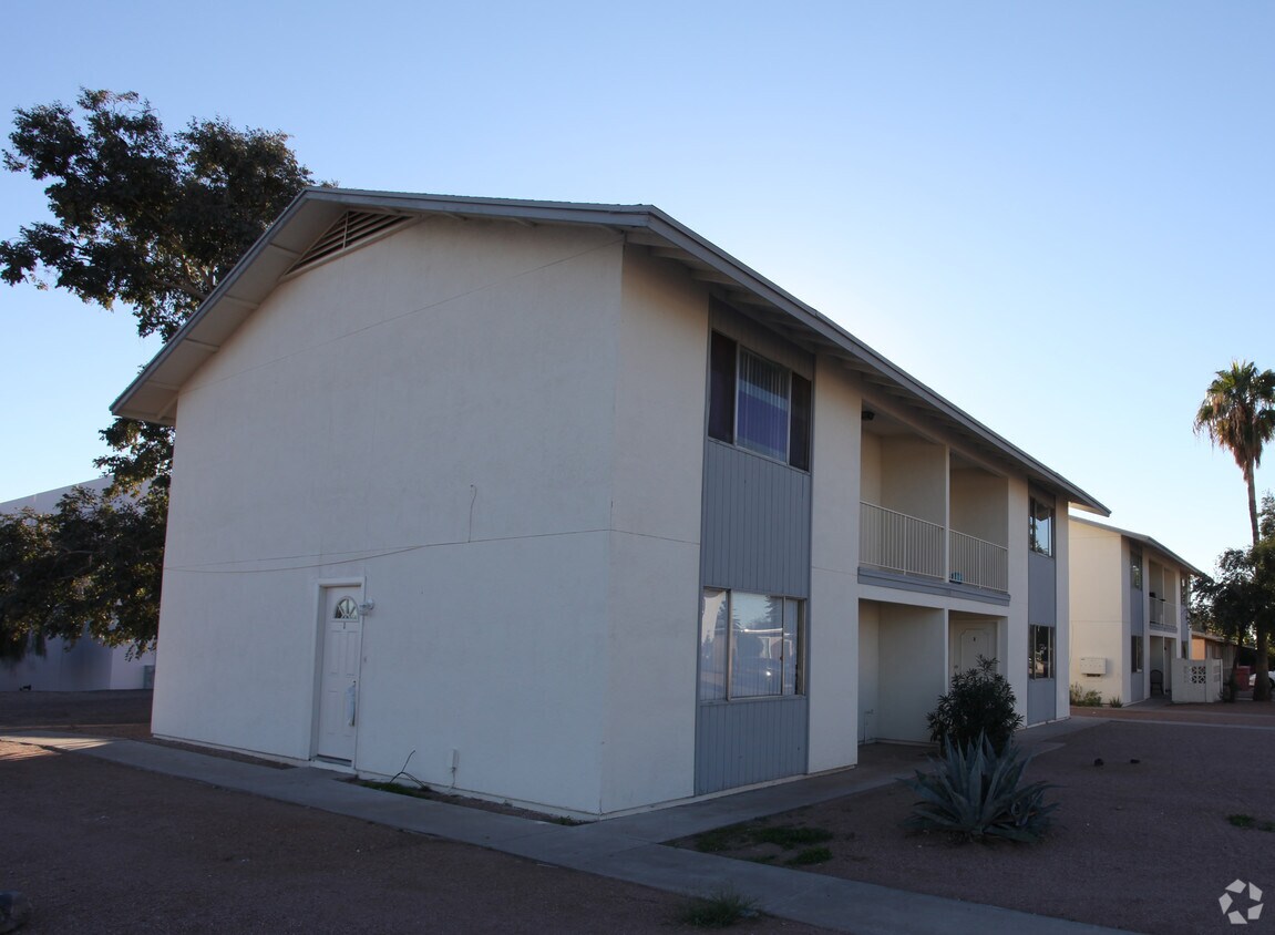 Primary Photo - 7913-7919 E McKinley St
