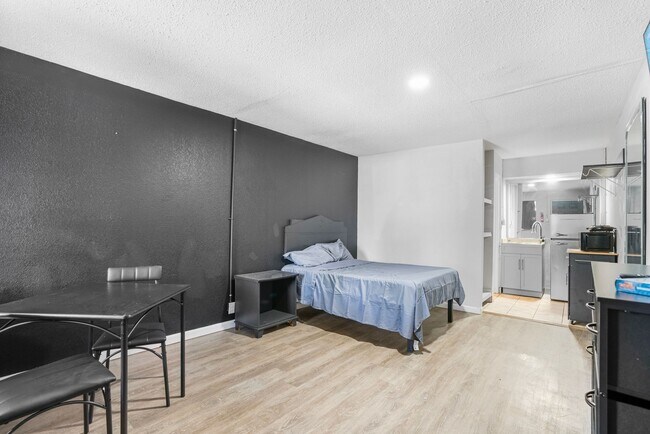 Foto del edificio - Providence Place Furnished Studio Apartments