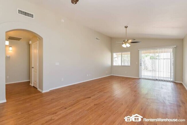 Building Photo - Gorgeously Updated 3 Bed, 2 Bath home in T...