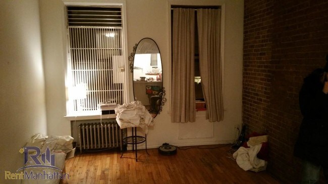 Foto del edificio - 329 E 92nd St