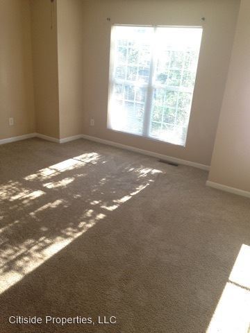 Building Photo - 3 br, 2.5 bath House - 11408 South Grove D...