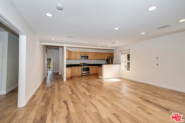 Foto del edificio - 15242 La Maida St