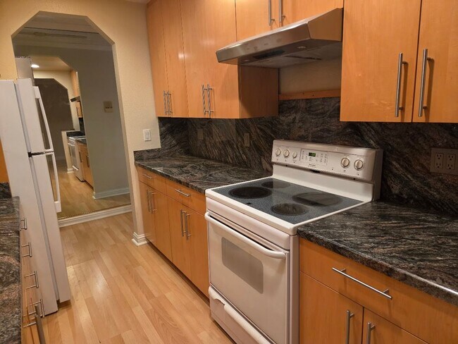 Foto del edificio - 1112 Shelter Creek Ln