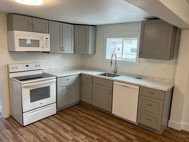Building Photo - 2 bedroom house for rent