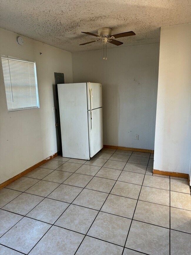 Foto del edificio - Remodeled 1 Bedroom 1 Bath at 2344 NW 14th