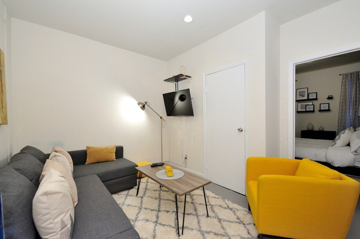 Primary Photo - 327 W 36th St.