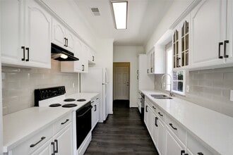 Building Photo - 12818 Chamberlain Dr