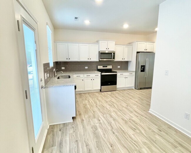 Foto del edificio - 3 Bedroom Townhome Main Street Mooresville