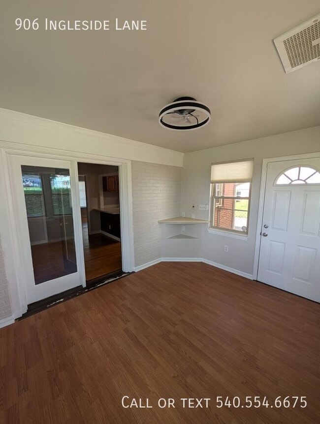 Building Photo - 906 Ingleside Ln