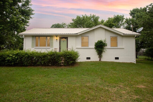 Building Photo - 7105 Hall Ln