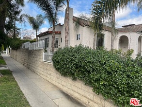 Building Photo - 101 N La Peer Dr
