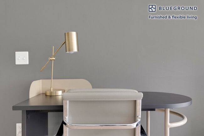 Foto del edificio - 333 Great River Rd