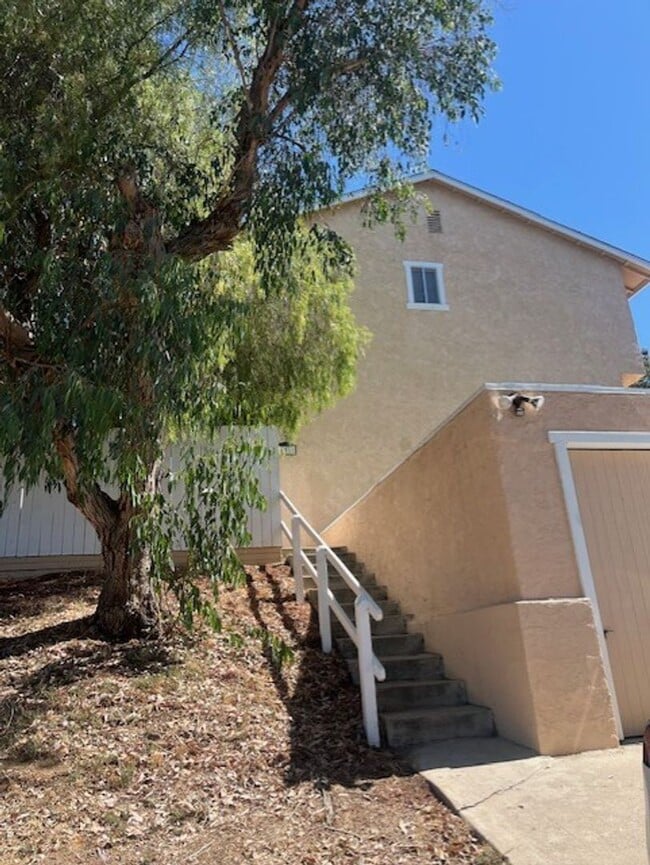Building Photo - Spacious 4-Bedroom home centrally located ...