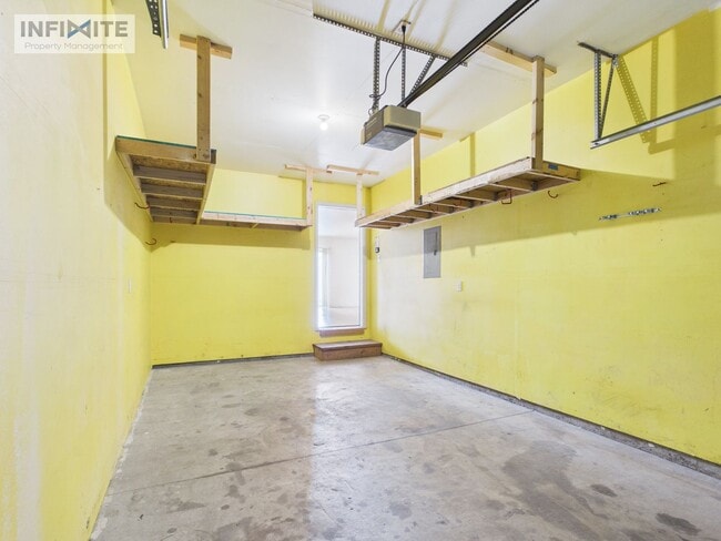 Building Photo - 2 Bedrooms, 2 Bath, 1 garage