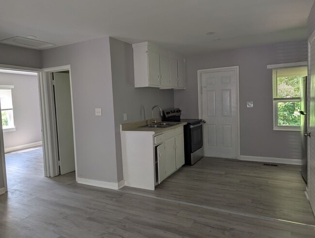 Building Photo - 1 Story Duplex located in the Greenwood Pa...