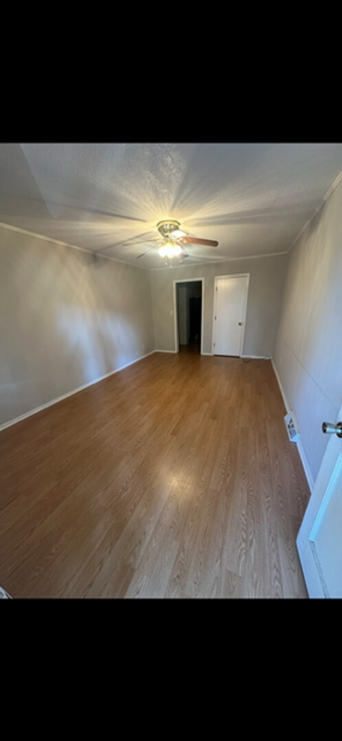 Foto del edificio - 305 Crawford Ct