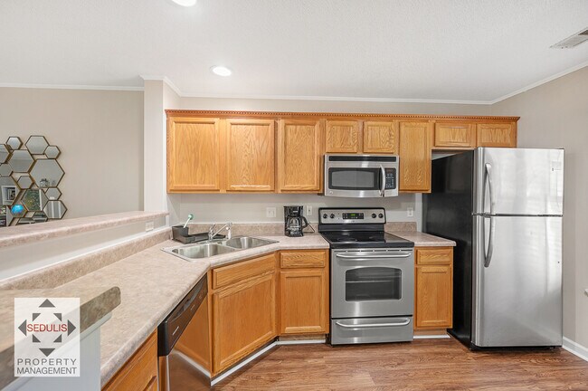 Building Photo - 8101 Shadow Oak Dr