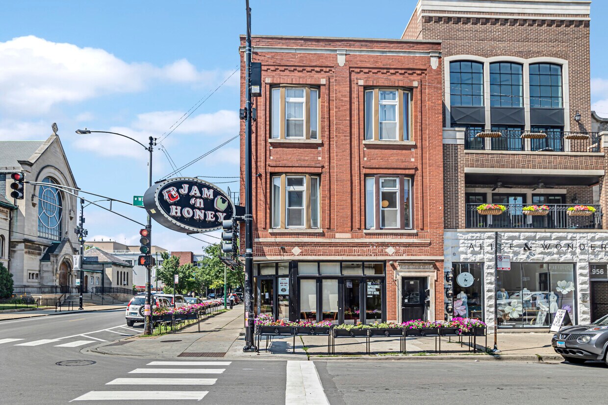 Foto principal - 958 W Webster Ave