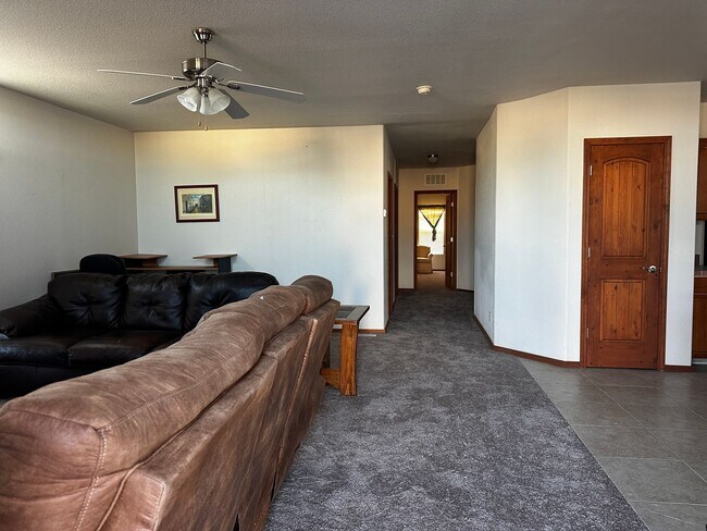 Building Photo - Fully furnished Rental Available Now
