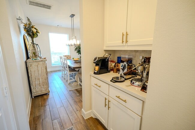 Foto del edificio - 5014 Fountainhead Ln