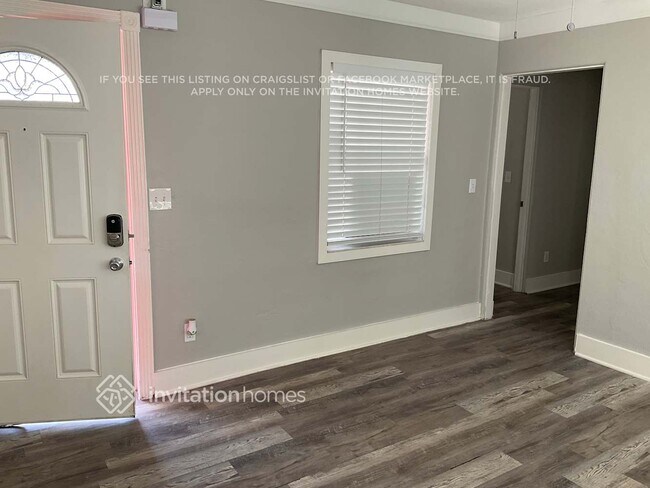 Foto del edificio - 450 Iris Rd