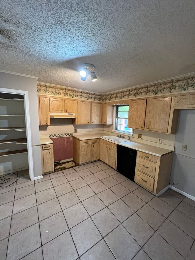 Foto del edificio - Bossier City! 3 bedroom with large extra b...