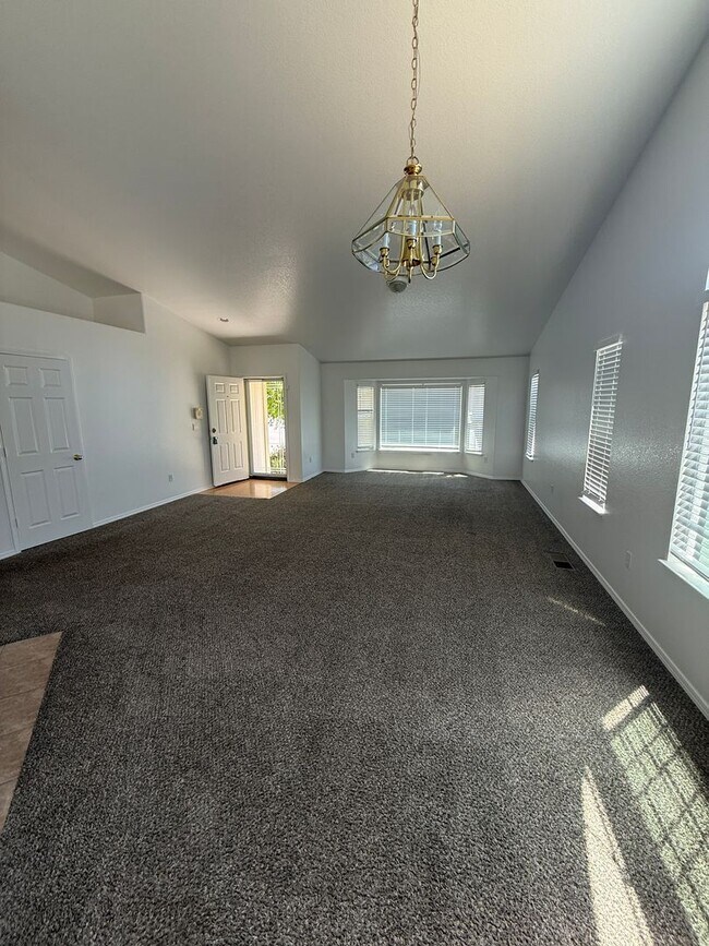 Building Photo - 2505 Nimbus Ct