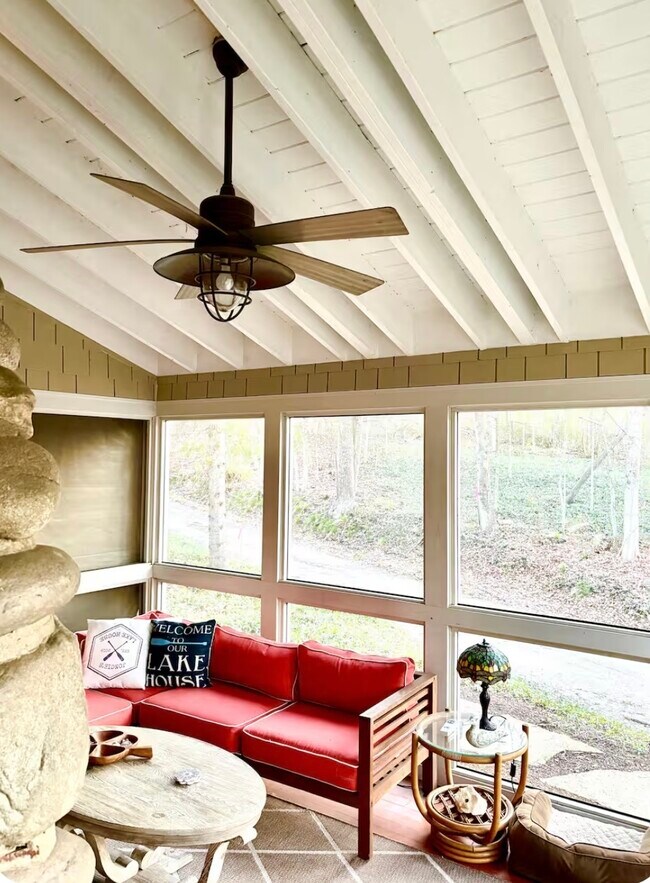 Building Photo - 239 Leonard Ct